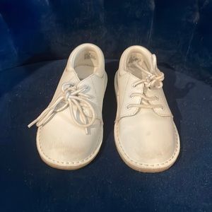 L’Amour Tyler Stitch Down Leather lace up shoes.